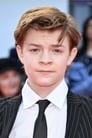 Oakes Fegley isCharlie Dessen